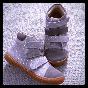 Very gently used booties